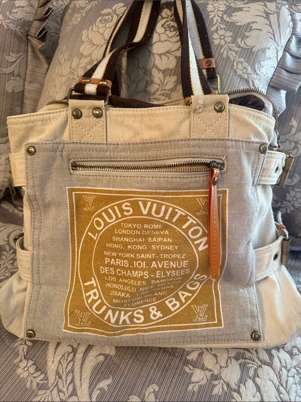 Non real Louis Vuitton Beige Canvas Messenger Bag with Gold Print